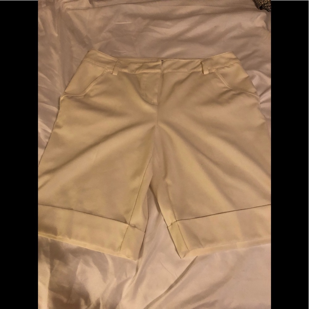 NWOT - INC - Ladies Shorts
